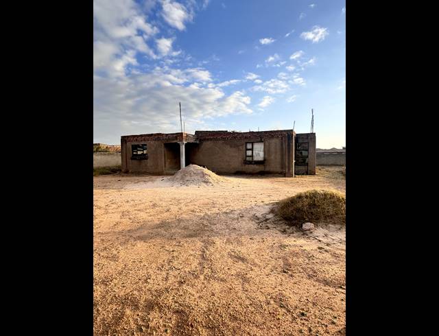 4 BEDROOM FREESTANDING FOR SALE IN AERORAND SOUTH